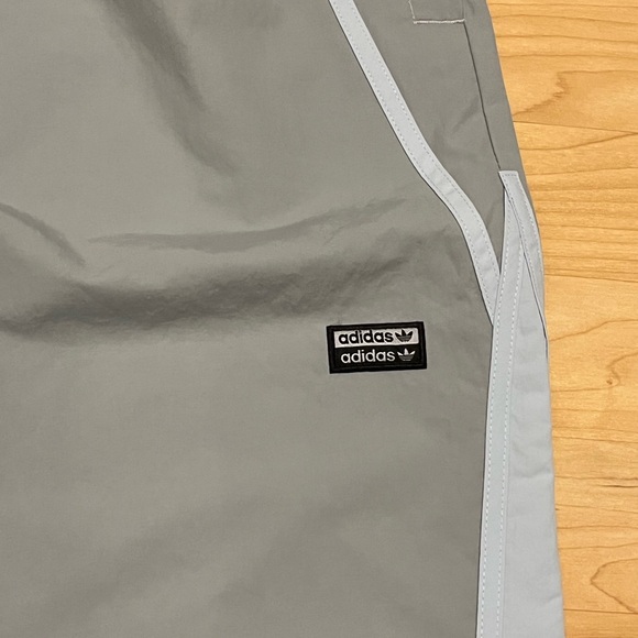 ADIDAS R.Y.V. V-LINE WOVEN TRACK PANTS - Picture 2 of 8